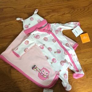 Gymboree reversible blanket , cap and suit NB